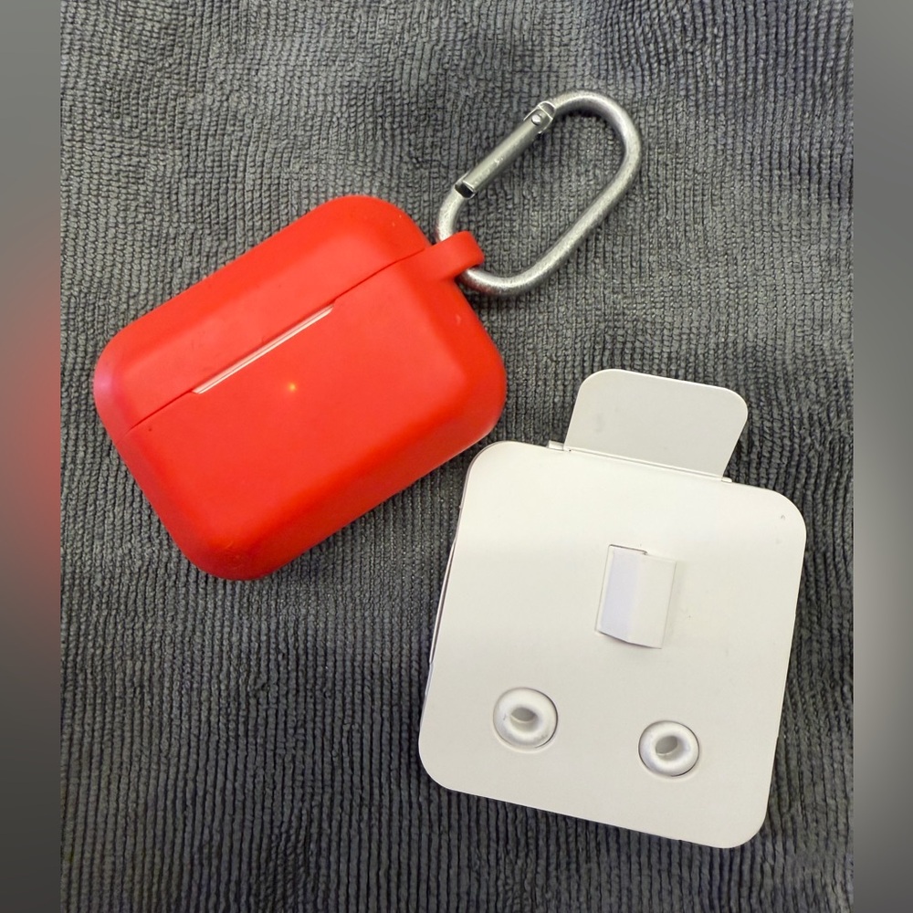AirPod Pros 1st Gen - Wireless Earbuds with Case - Picture 14 of 14